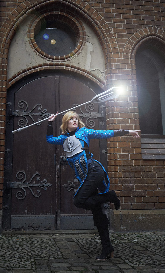 photograph of a Dragon Age cosplay in the Grey Warden armour